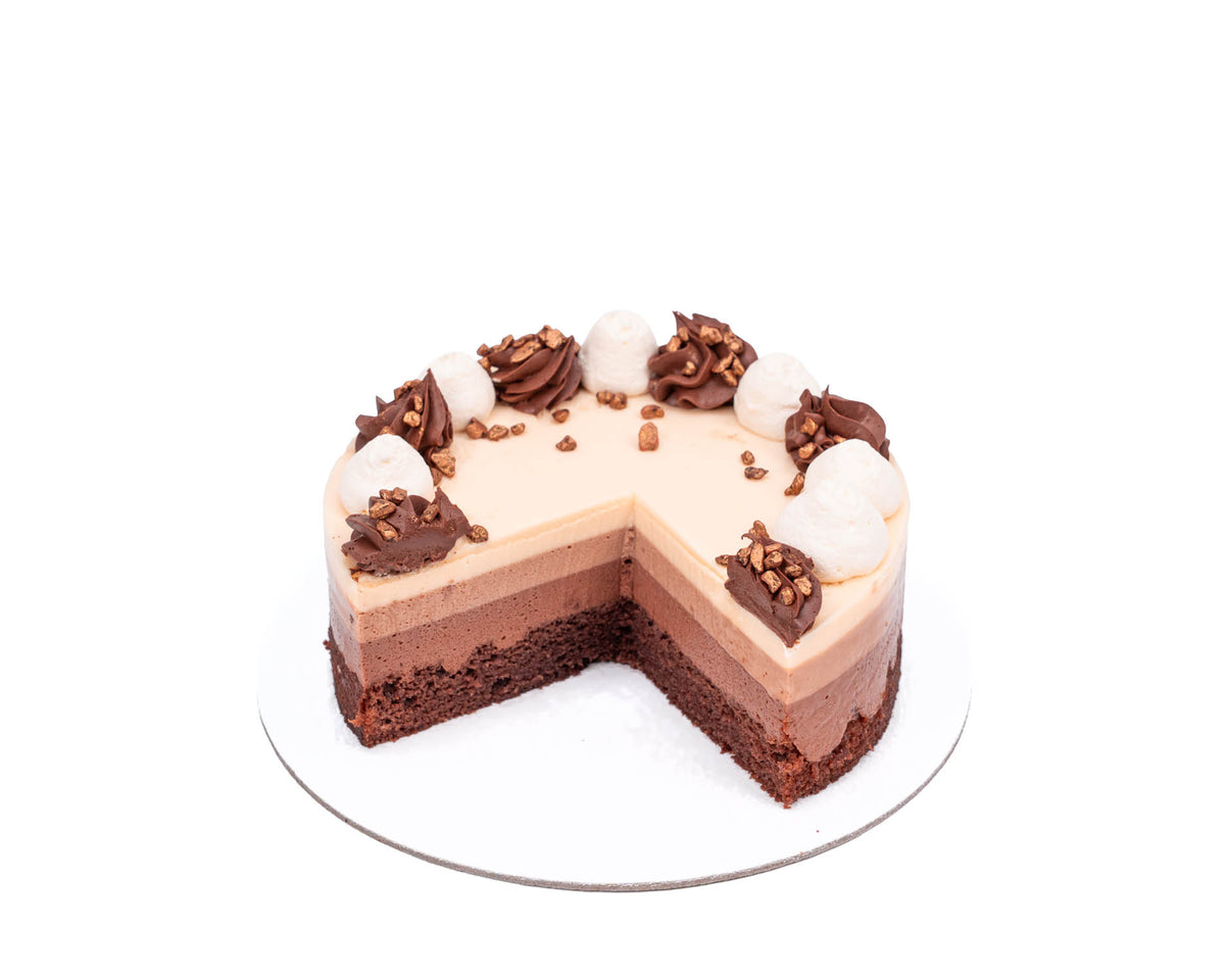 Tort mousse cu 3 tipuri de ciocolată
